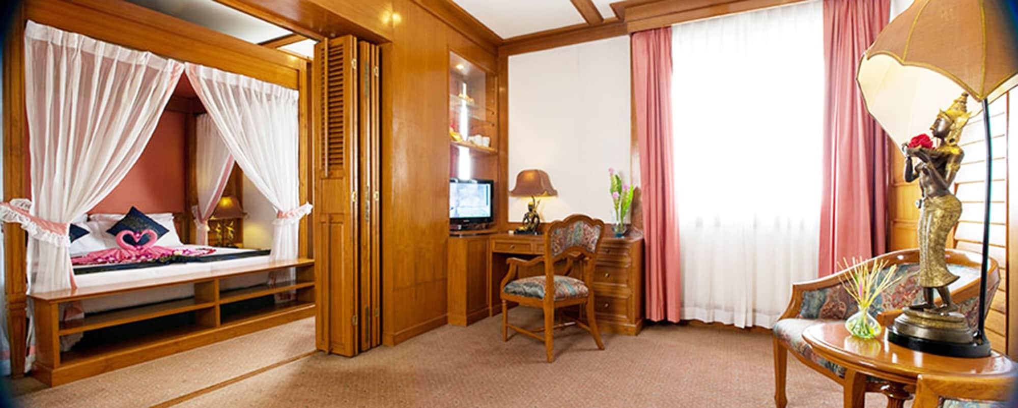 Khách sạn Centre - Sha Extra 4*